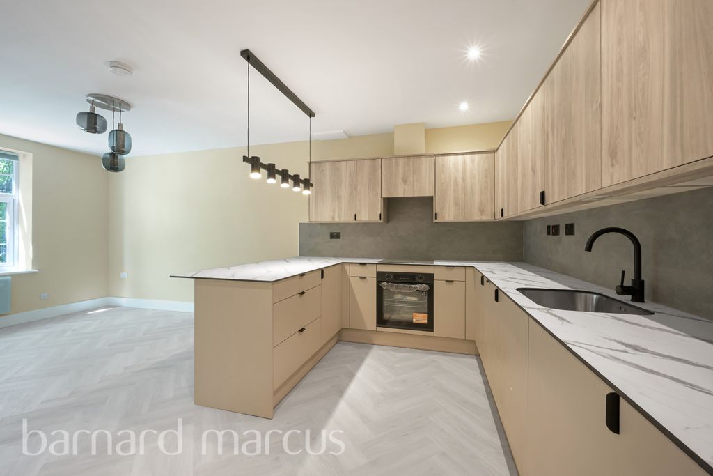 Property photo 2 of 9 Kitchen