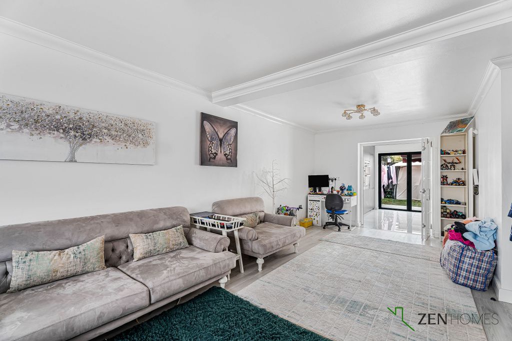 Property photo 3 of 33