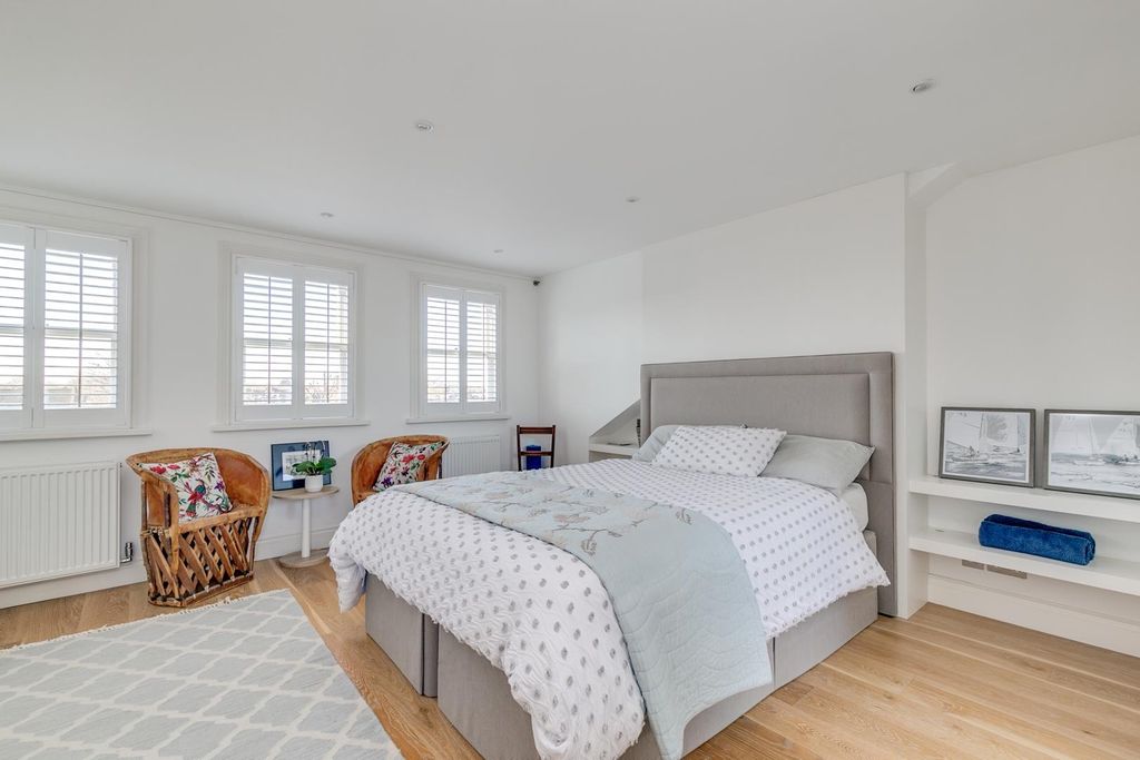 Property photo 2 of 16 Master Bedroom