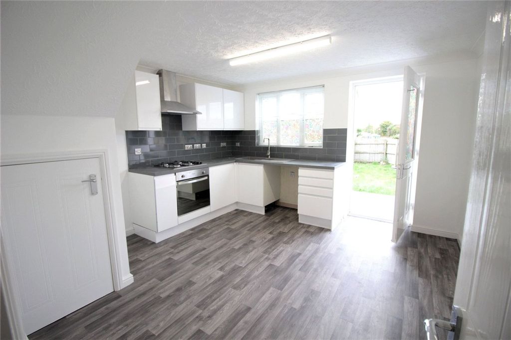 Property photo 2 of 8 Kitchen