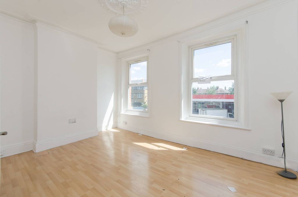 Property photo 2 of 6