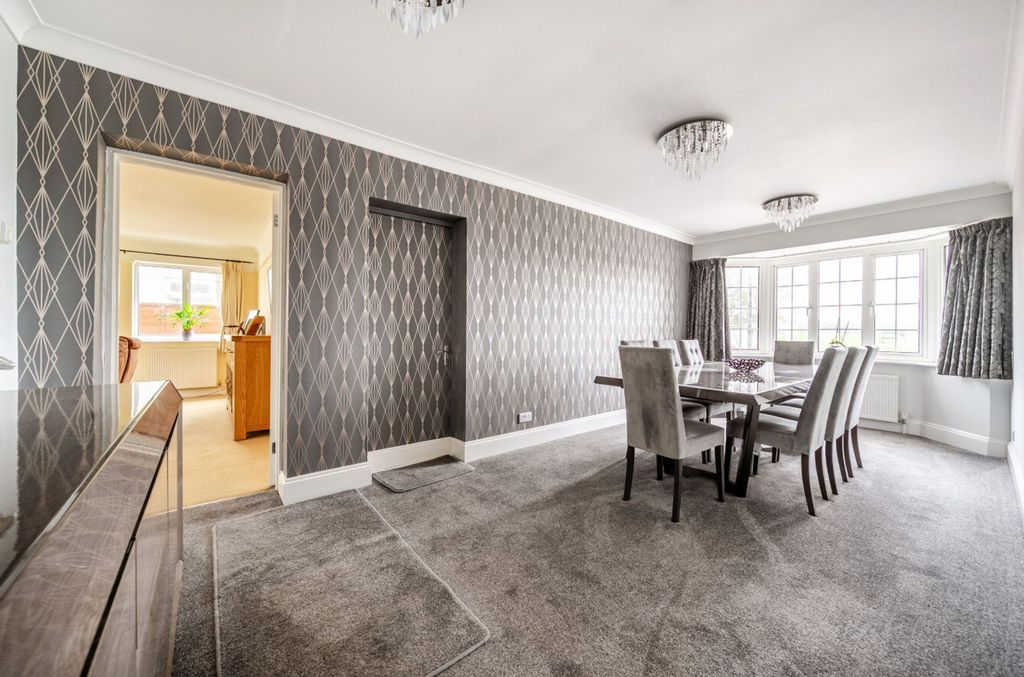 Property photo 3 of 21