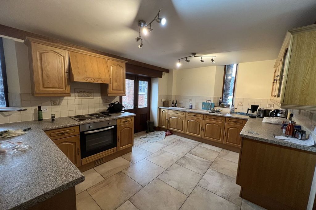 Property photo 2 of 11