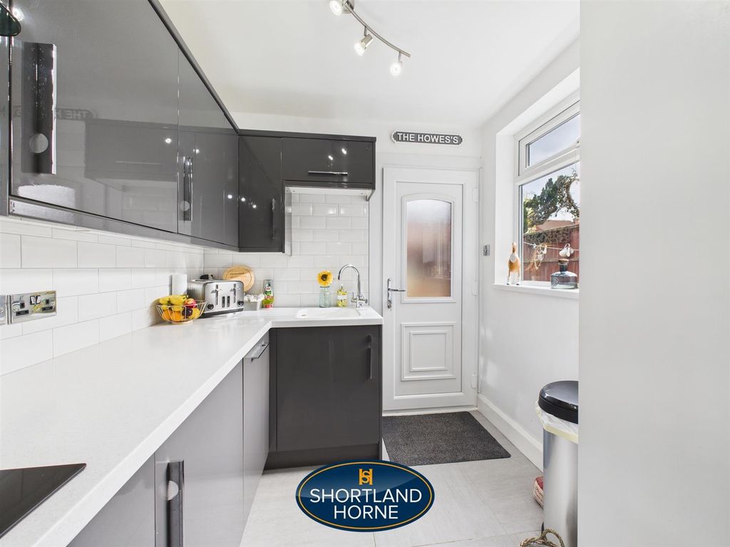 Property photo 3 of 18 Kitchen