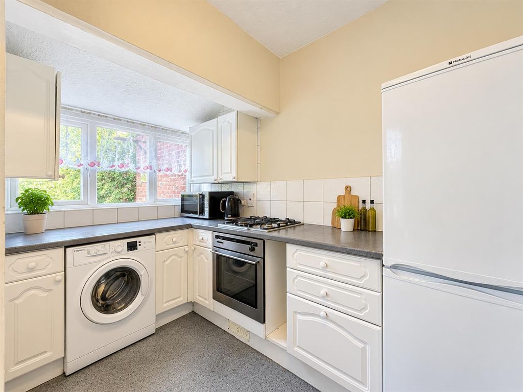 Property photo 1 of 10 Kitchen