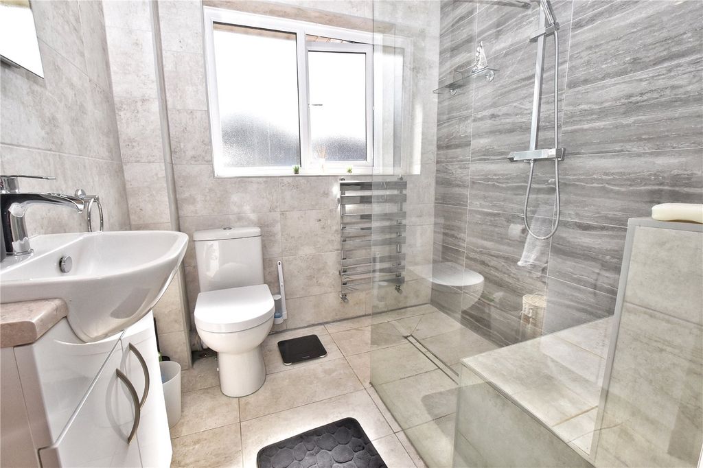 Property photo 3 of 20 Bathroom