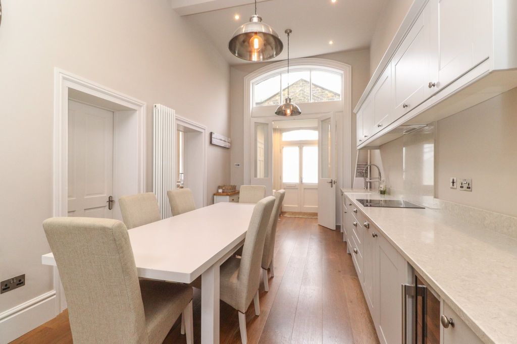 Property photo 3 of 15 Picture 3