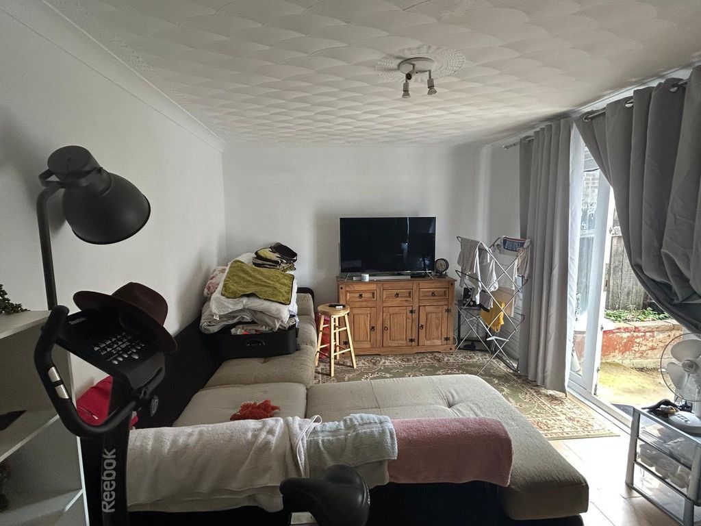 Property photo 2 of 4 Living Room