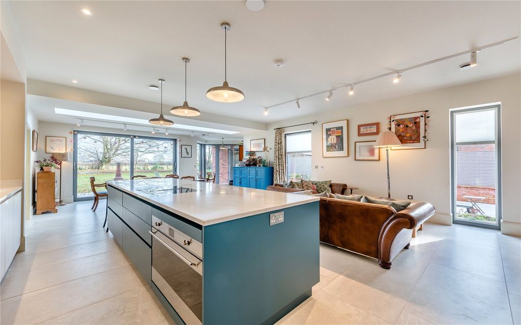 Property photo 3 of 30 Kitchen