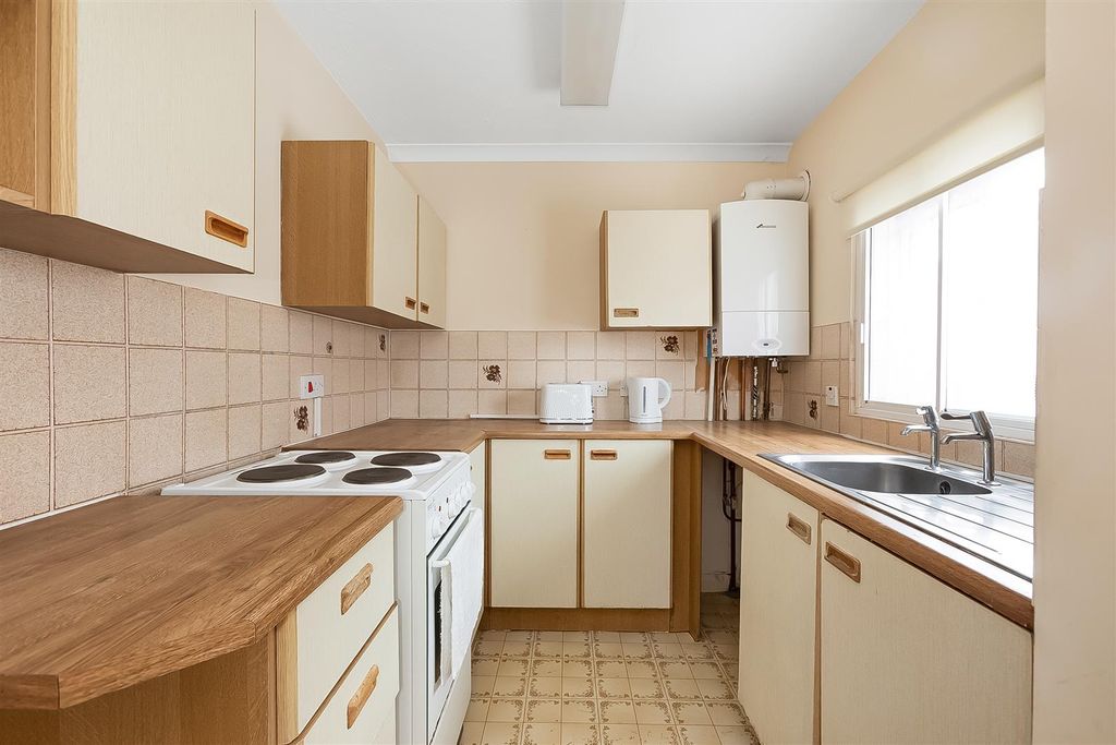 Property photo 2 of 14 Kitchen