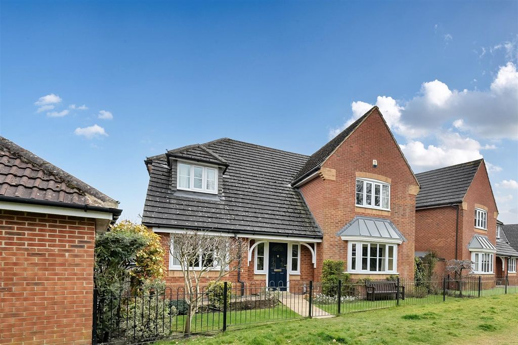 Property photo 1 of 21 Front 38 Fruitfields Close.Jpg