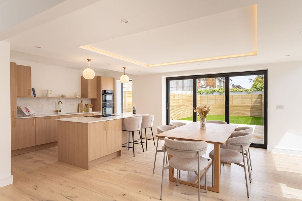 Property photo 3 of 36