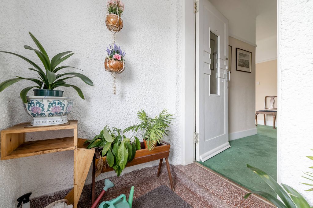 Property photo 2 of 21 Entrance Vestibule