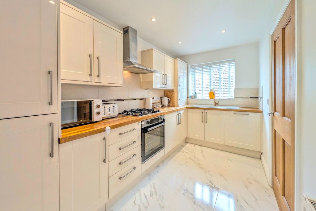 Property photo 3 of 24