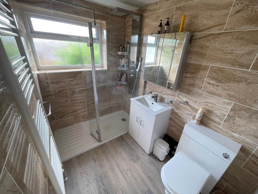 Property photo 2 of 17 Picture No. 14