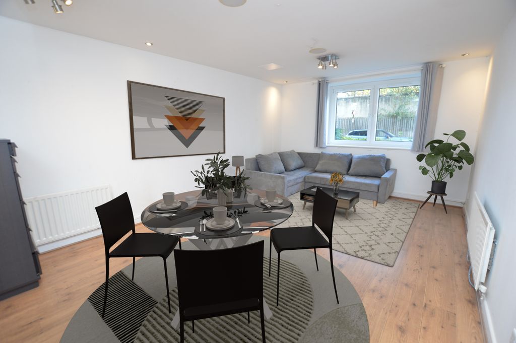 Property photo 1 of 10 Lounge/ Dining Room