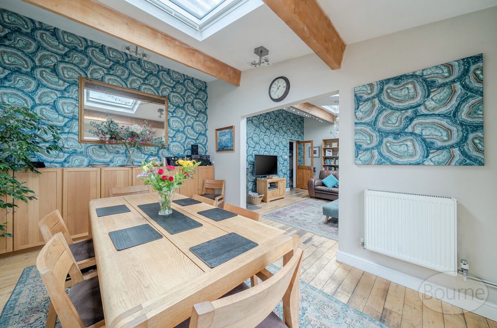 Property photo 3 of 29 E1463200-7691-423...