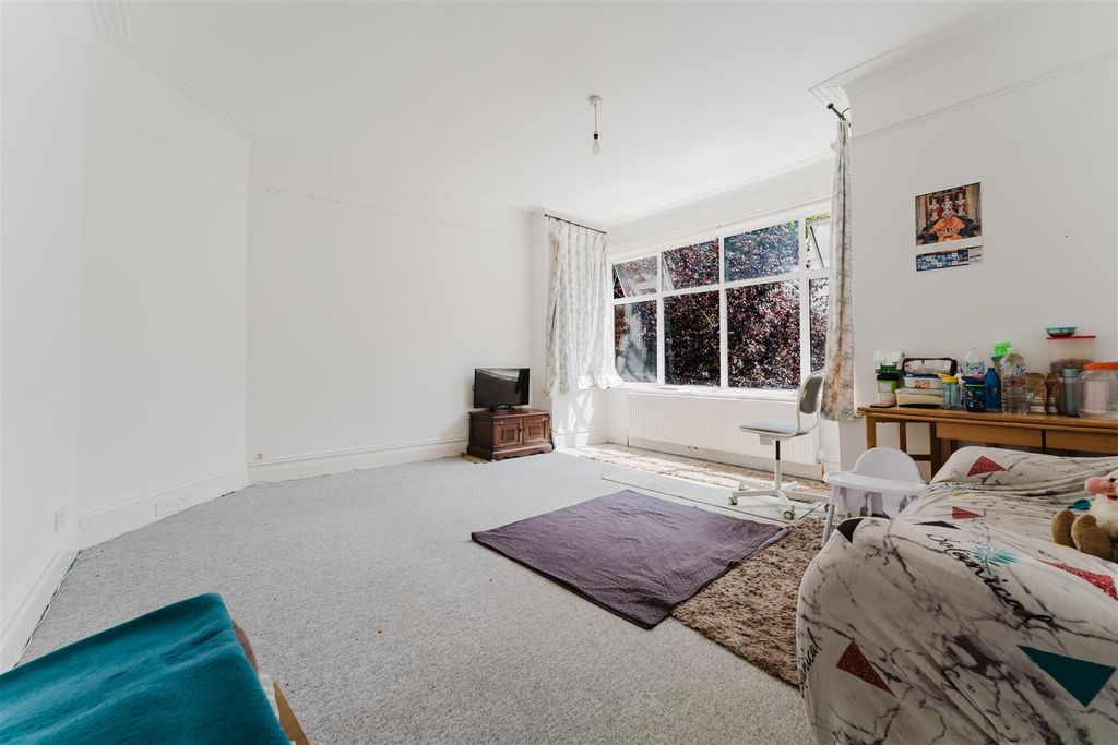 Property photo 3 of 8 17A Milton Recp.Jpg