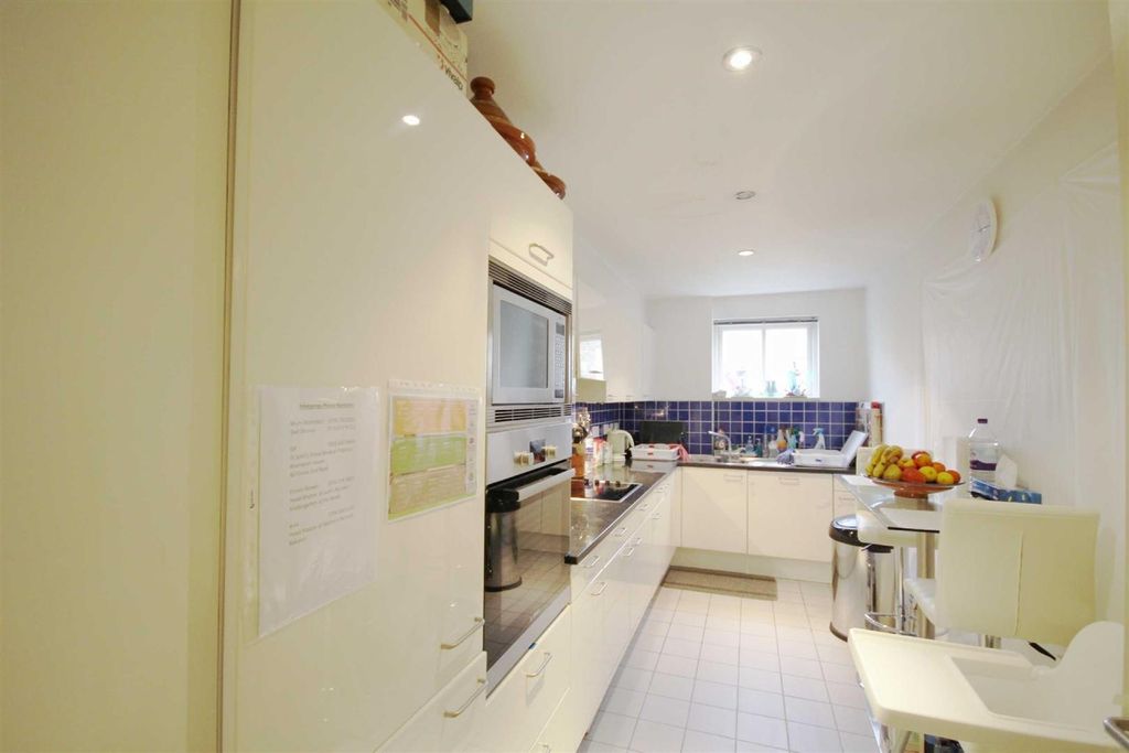 Property photo 3 of 11