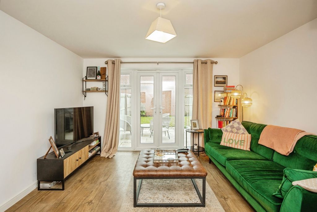 Property photo 3 of 19 Pbox-Img.Jpg