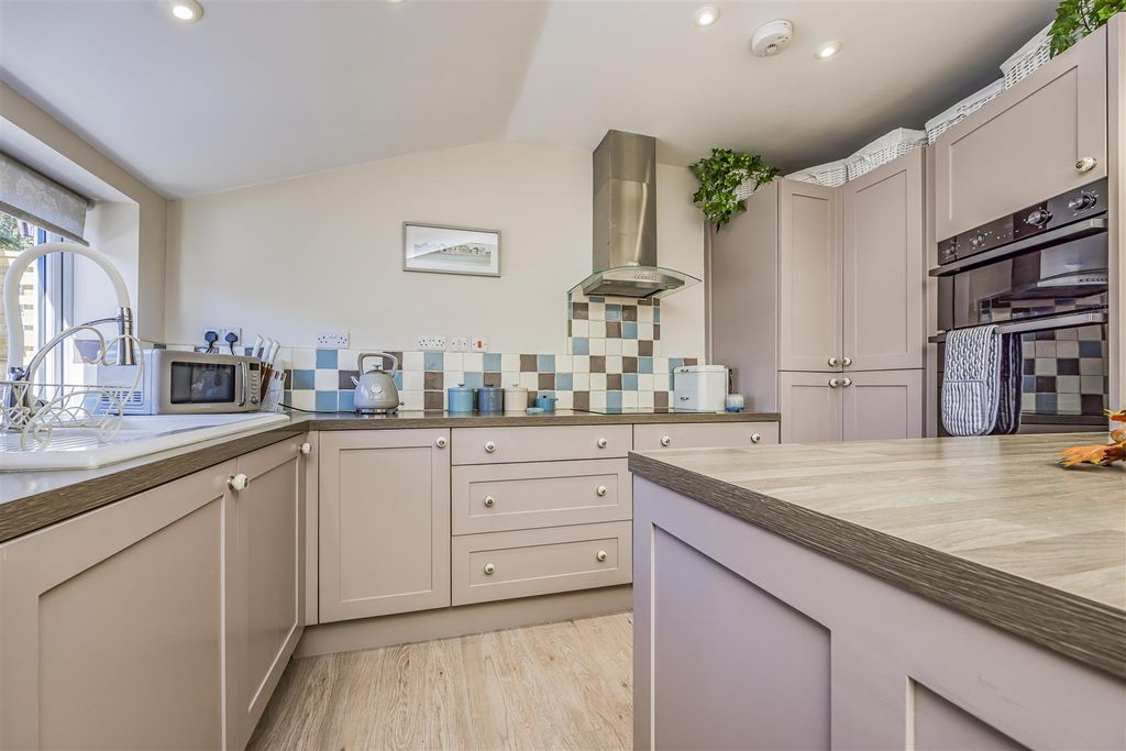 Property photo 3 of 31 85 Shelford Road, Milton-Porticomarketing-Soldby-2