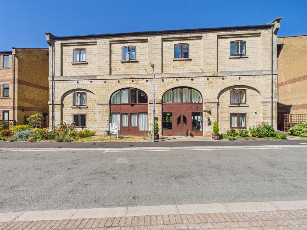 Property photo 2 of 14 Welland Mews, Stamford
