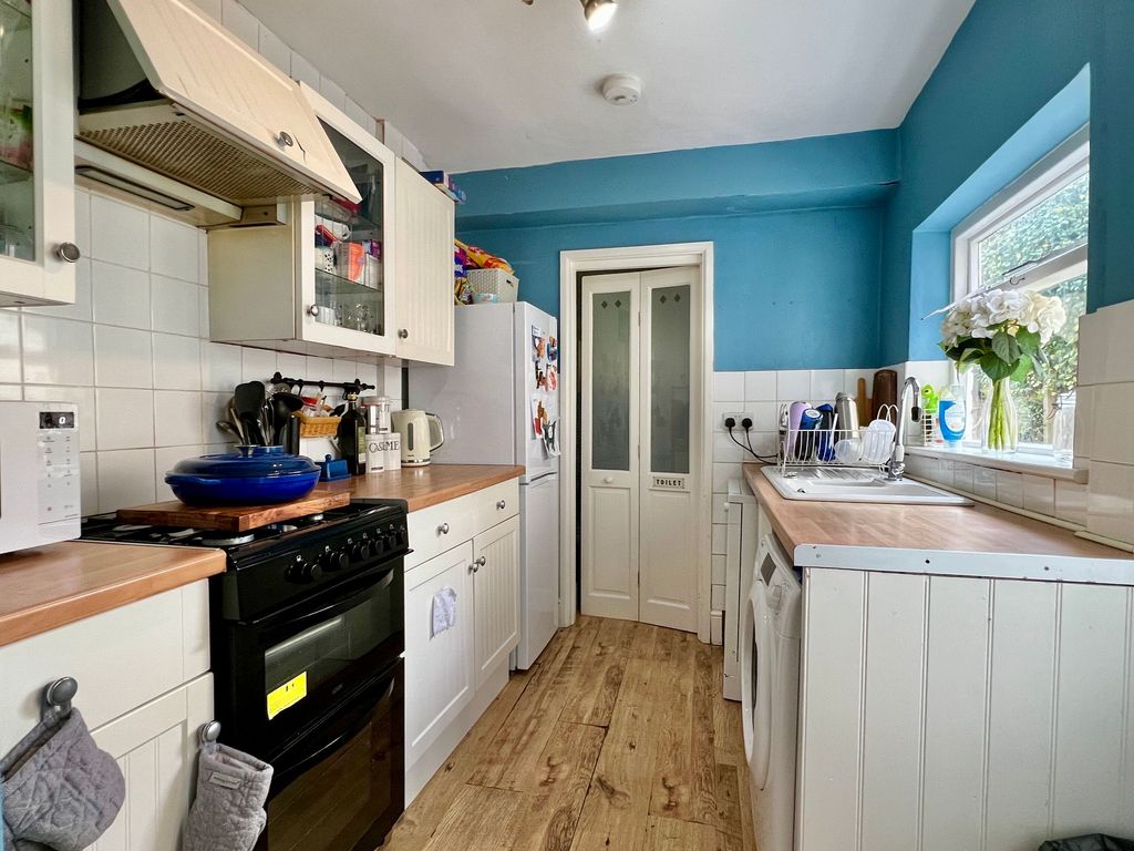 Property photo 3 of 18 Kitchen