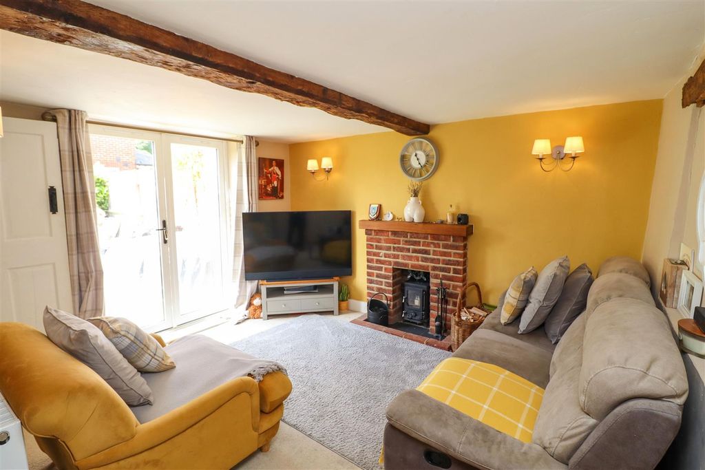 Property photo 3 of 23 Lounge