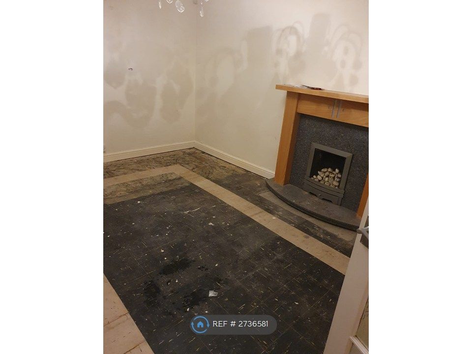 Property photo 3 of 4 Living Room