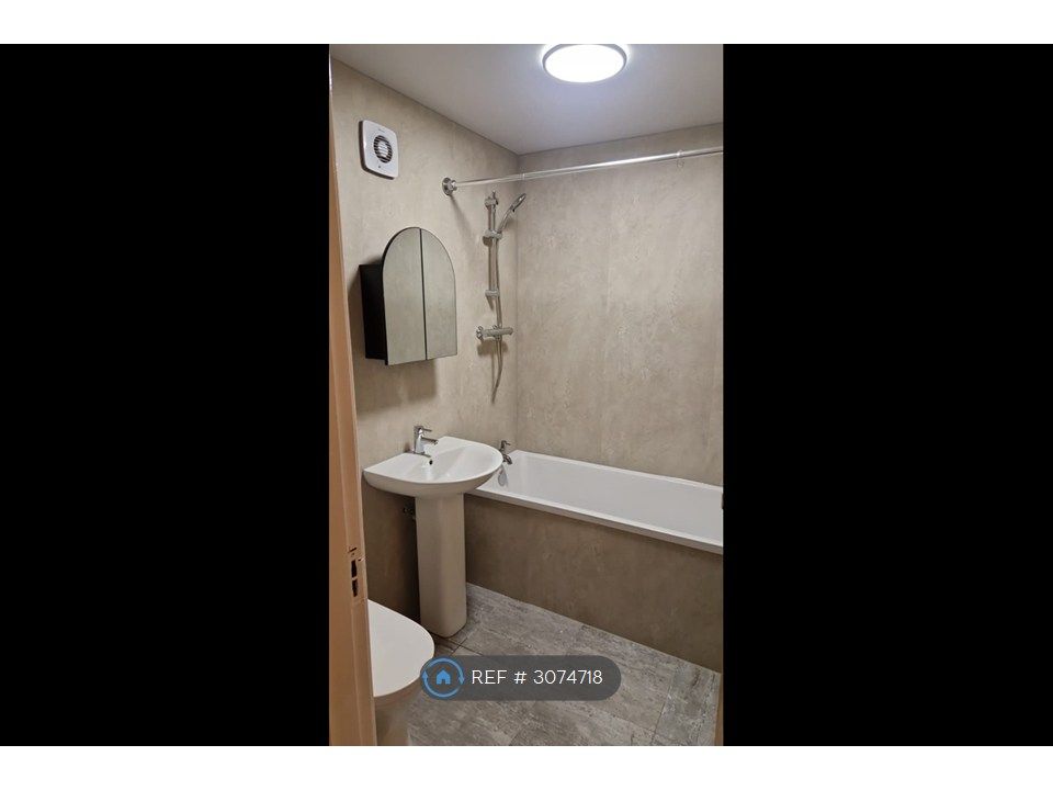 Property photo 1 of 4 Newly Fitted Bathroom