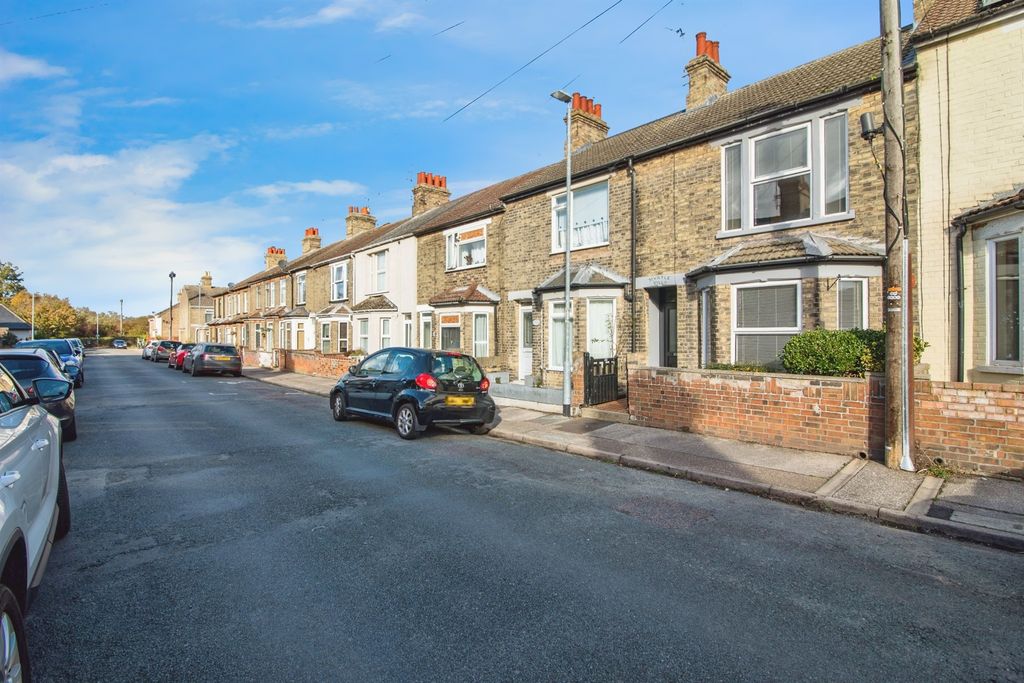 Property photo 1 of 17