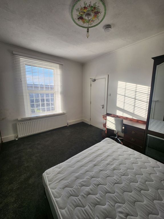 Property photo 3 of 9 Bright, Uncluttered Bedroom With A Large Sash Wind...