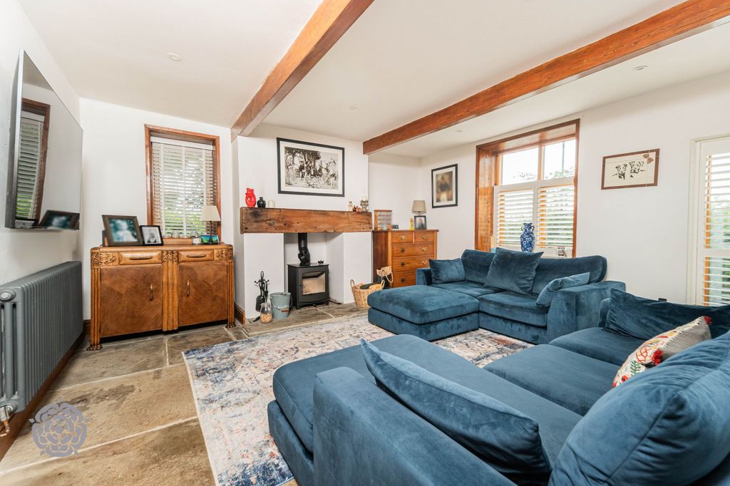 Property photo 3 of 46
