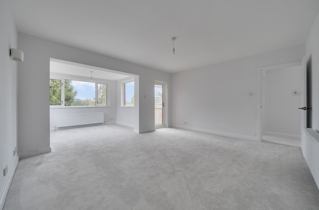 Property photo 2 of 12 1362864-23-68ee43...