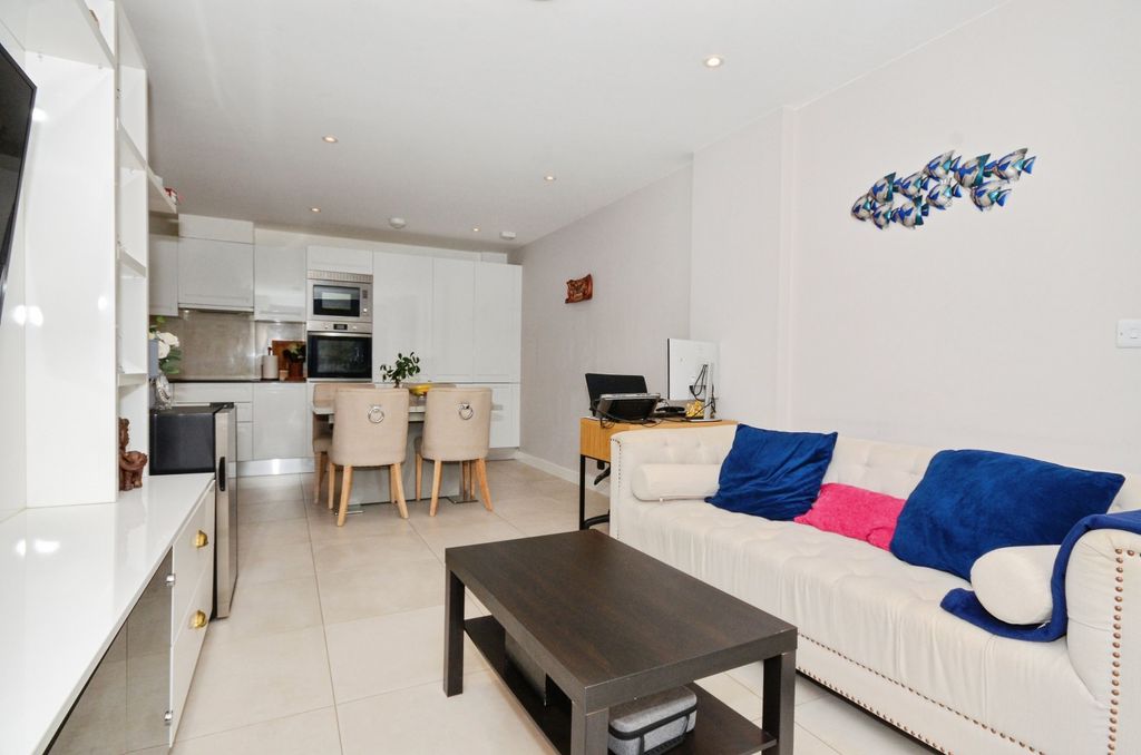Property photo 3 of 11 Living/Dining