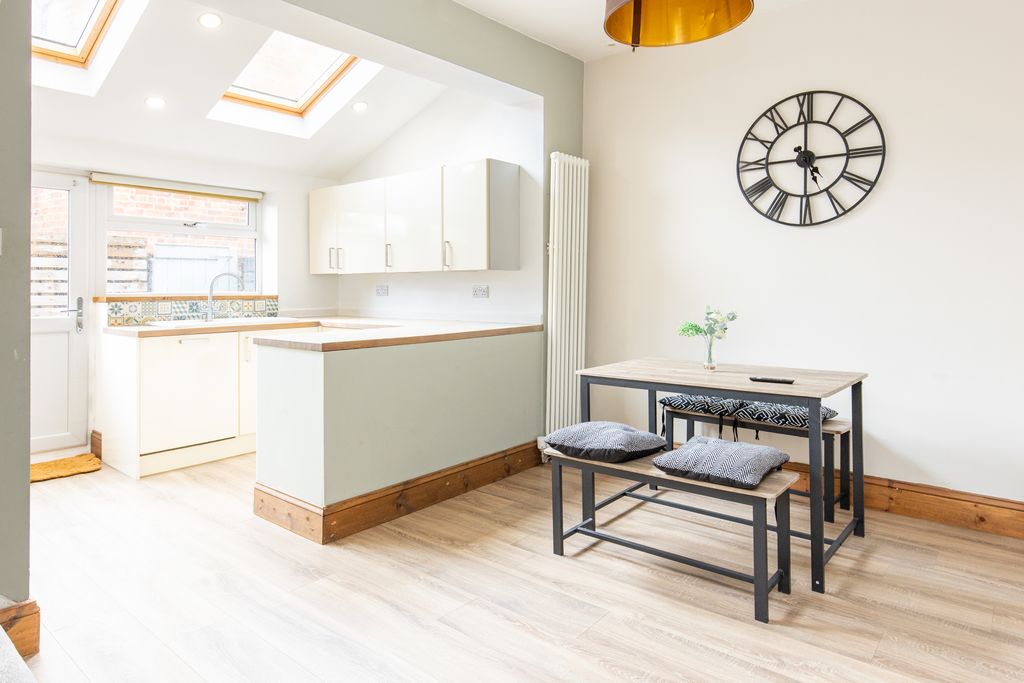 Property photo 3 of 10 Dining Kitchen