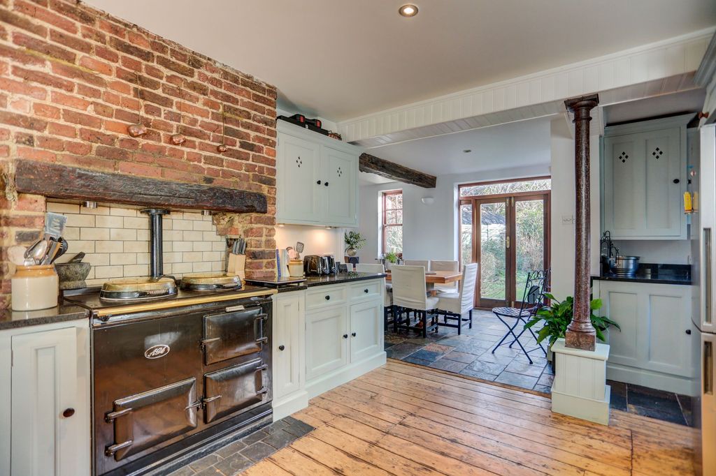 Property photo 3 of 23