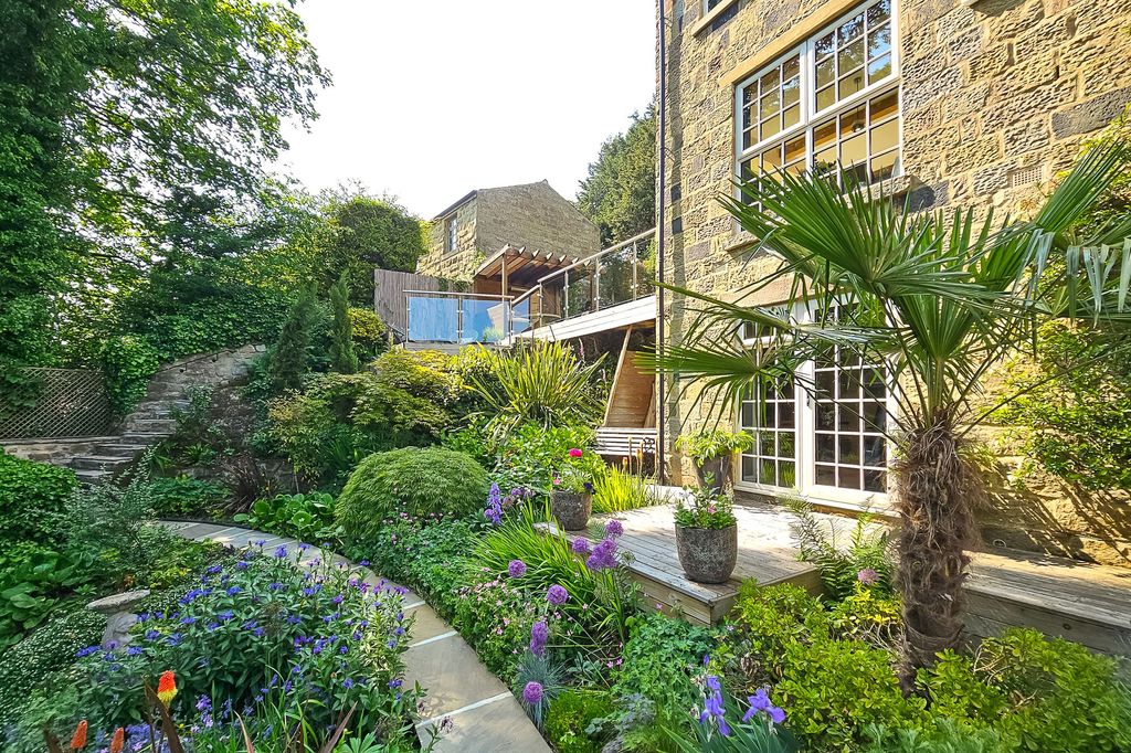 Property photo 1 of 33
