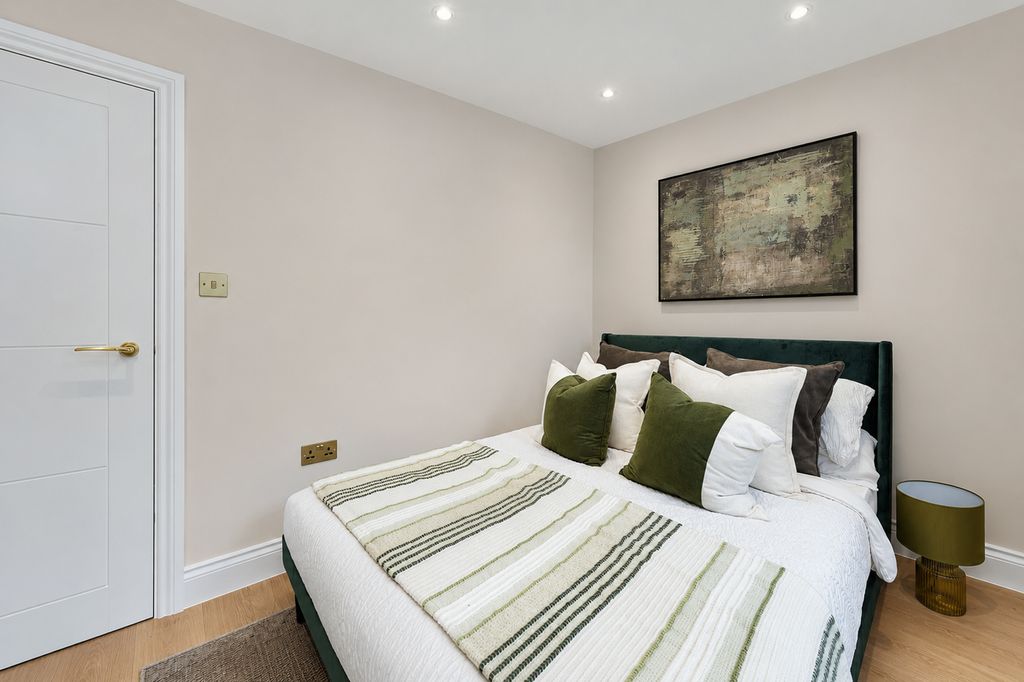 Property photo 2 of 16 Basement, 271 Ladbroke Grove - Arm3D1Utiixuid1Tgoqs.Jpg