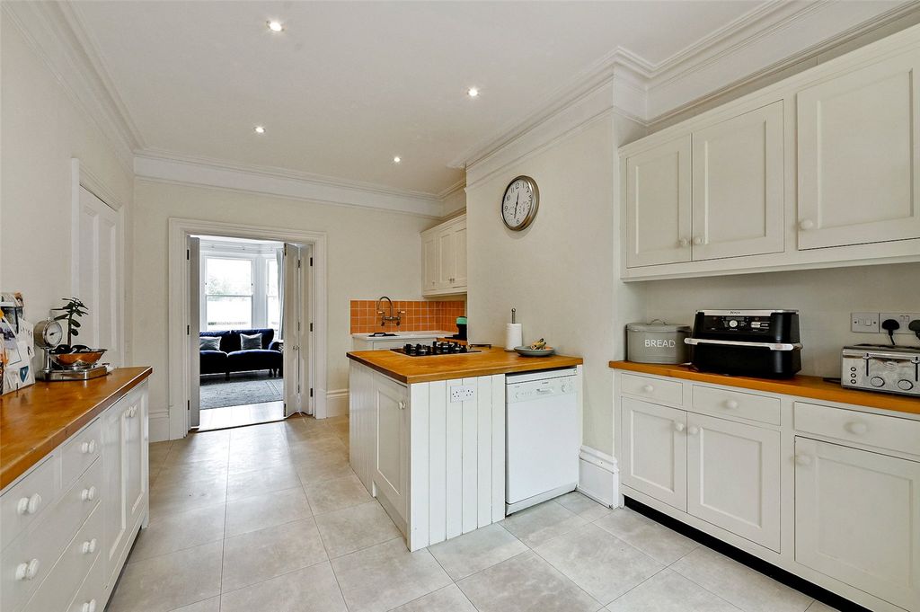 Property photo 3 of 14 Kitchen