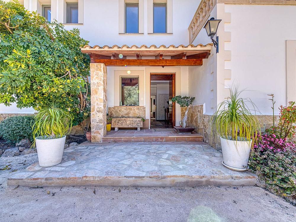 Property photo 1 of 32