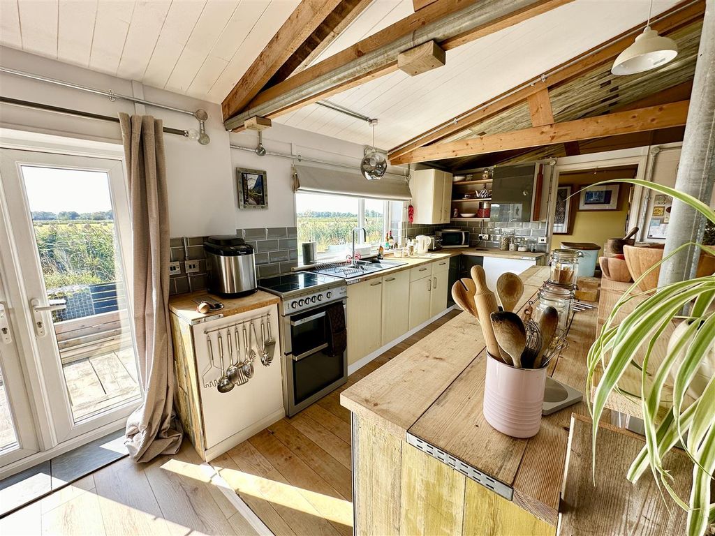 Property photo 3 of 28 Kitchen