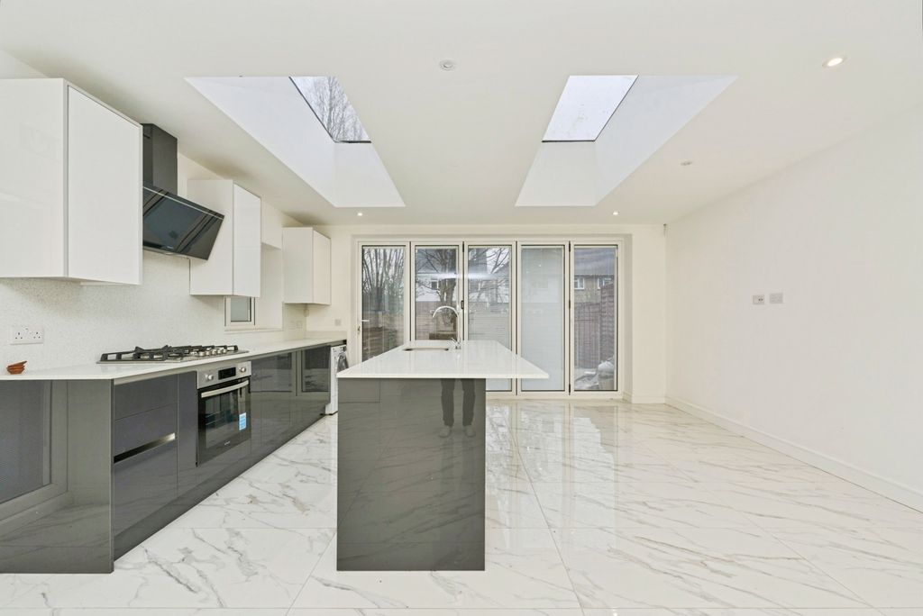 Property photo 3 of 13 Pbox-Img.Jpg