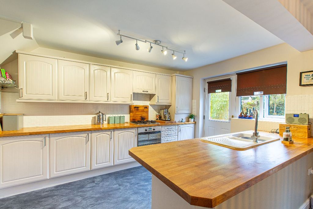 Property photo 3 of 32