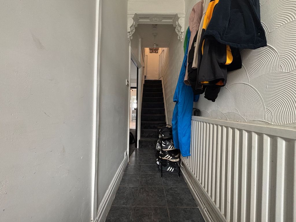 Property photo 2 of 27