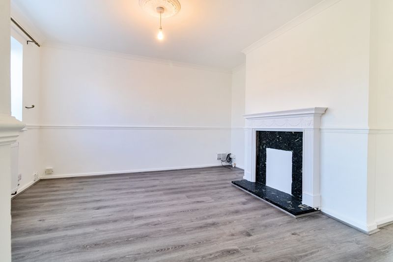 Property photo 3 of 17 Living Room