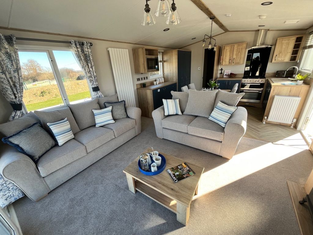 Property photo 2 of 6 Abi Ticehurst 2025 Car0063961 101143778.Jpeg