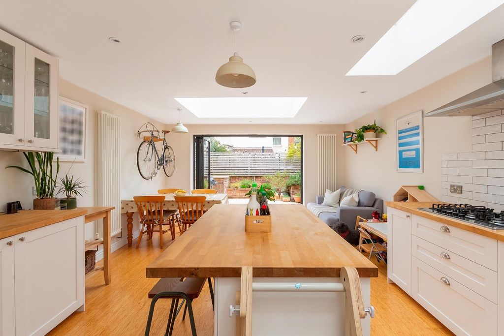 Property photo 1 of 34 2R2Sbr - Kitchen Diner E.Jpg