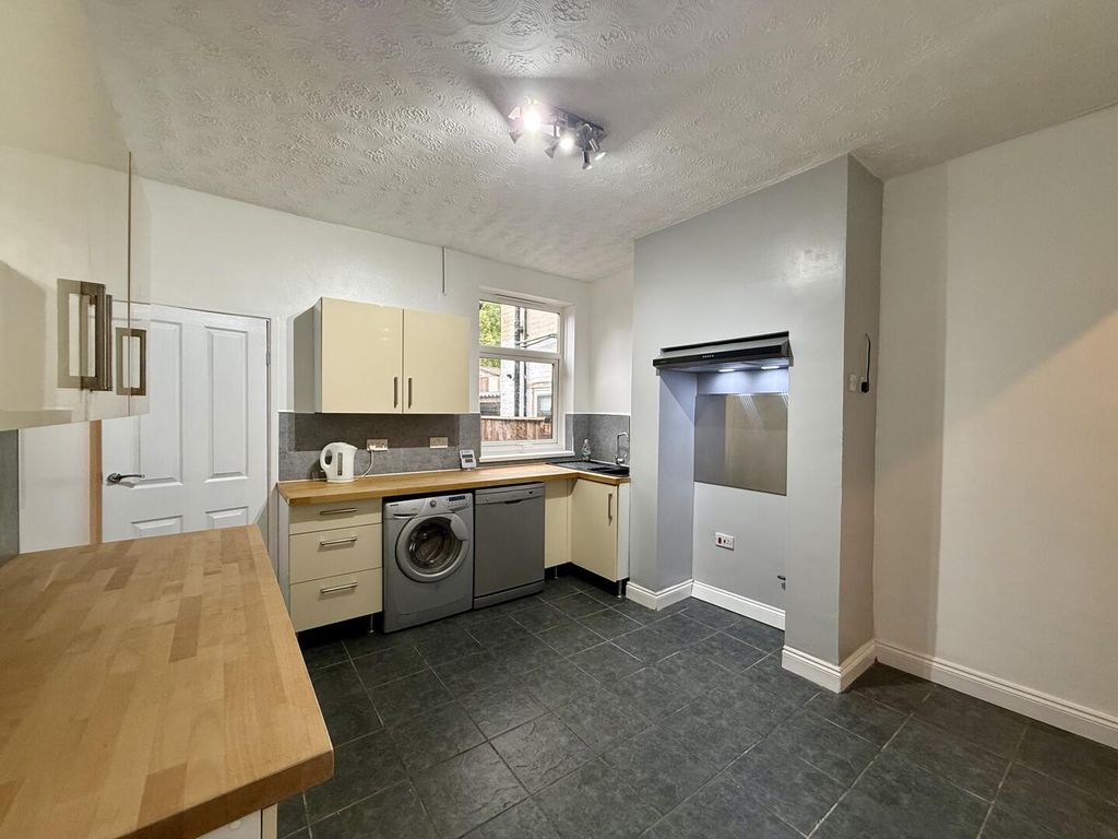 Property photo 3 of 21 Kitchen