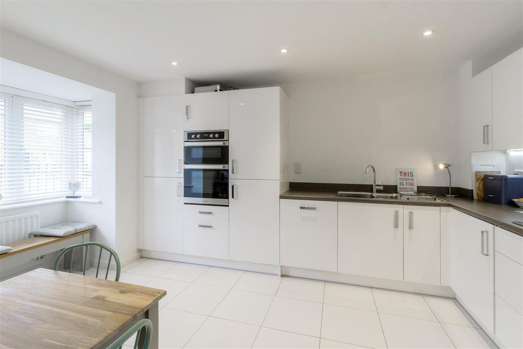 Property photo 3 of 15 Kitchen Breakfast Room